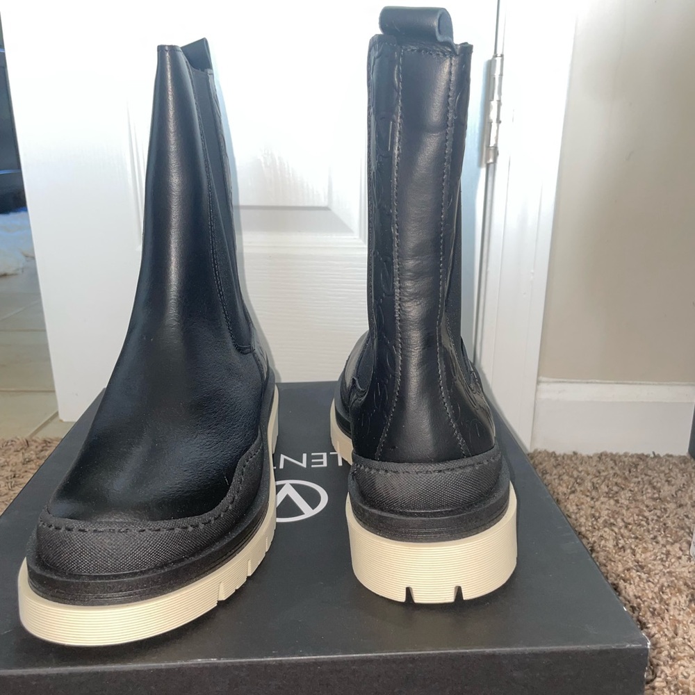 NWT BLACK/CREAM MARIO VALENTINO SHORT BOOTS SIZE 9